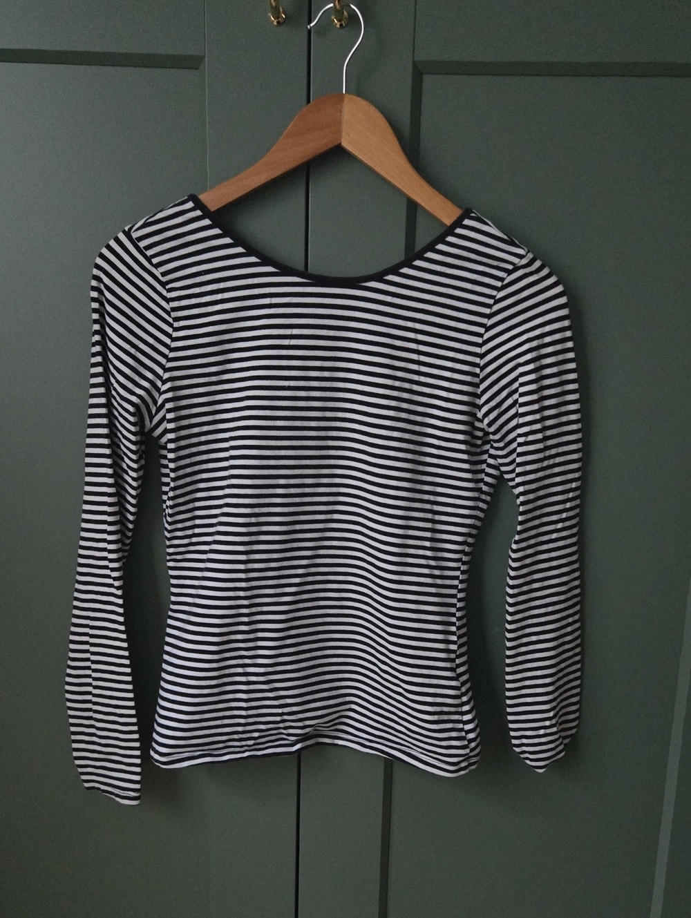 Black & White Striped Long-Sleeve Women's Top